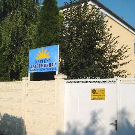 아파트 Napfeny Apartmanhaz