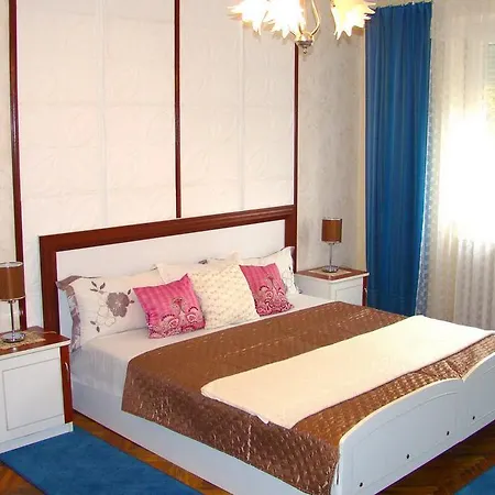 아파트 Napfeny Apartmanhaz 귤러