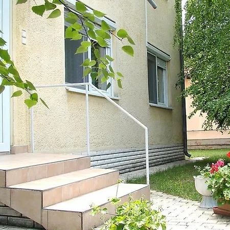 Napfeny Apartmanhaz 아파트 귤러
