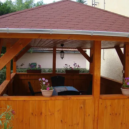 Napfeny Apartmanhaz * 귤러